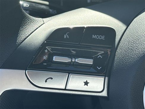 Used 2024 Hyundai Elantra SEL image 24