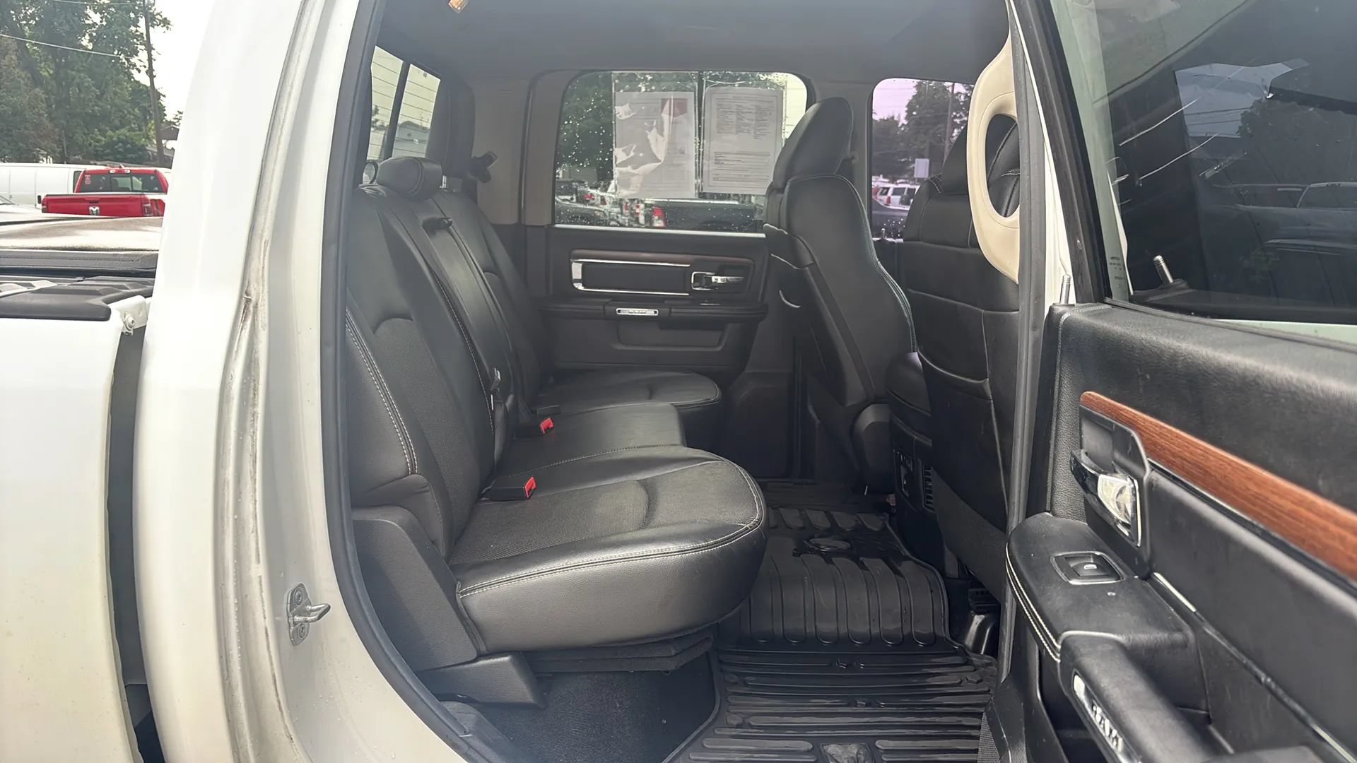 Used 2014 RAM 1500 Laramie w/ Convenience Group AWD/4WD image 16