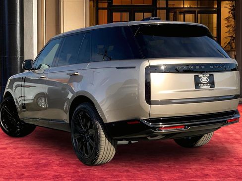 New 2026 Land Rover Range Rover SE image 3