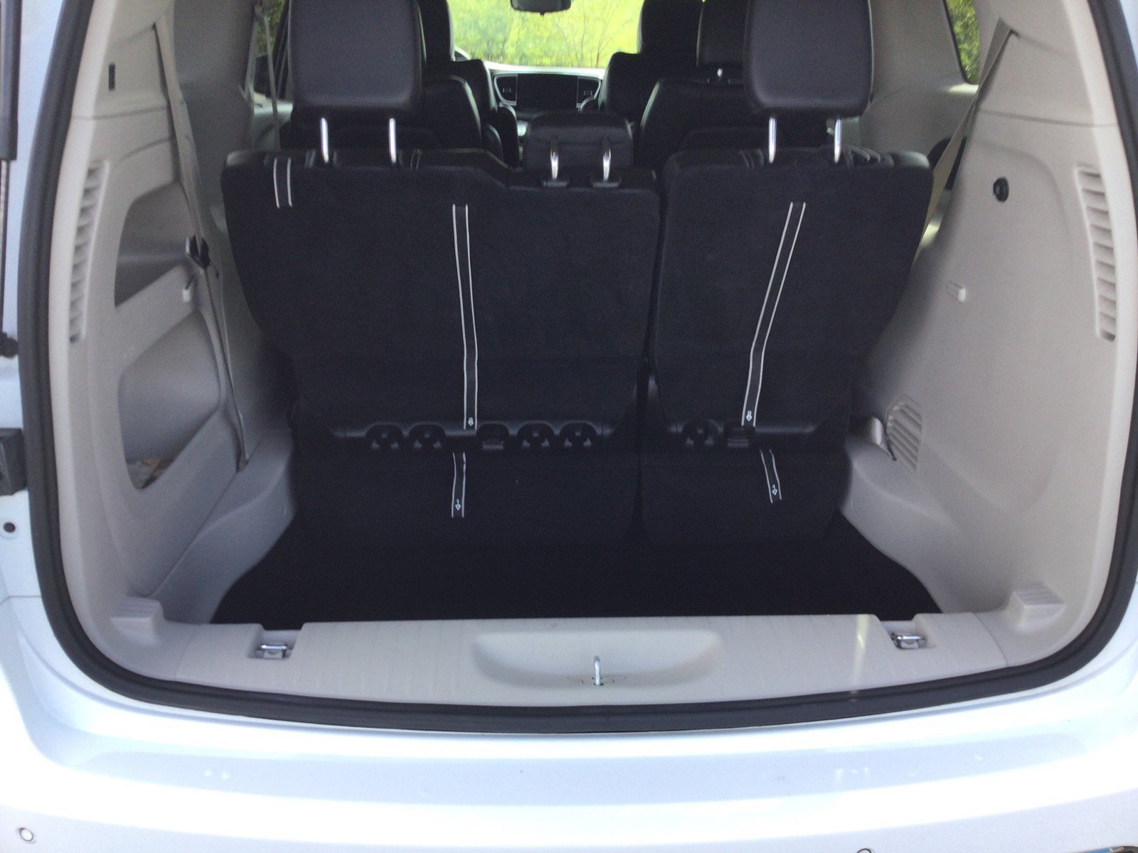 Used 2023 Chrysler Pacifica Touring-L FWD image 9