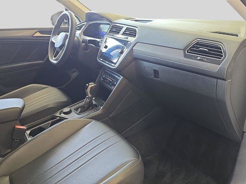 Used 2024 Volkswagen Tiguan SE AWD/4WD image 16