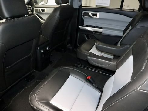 Certified 2022 Ford Explorer XLT w/ Equipment Group 202A image 22