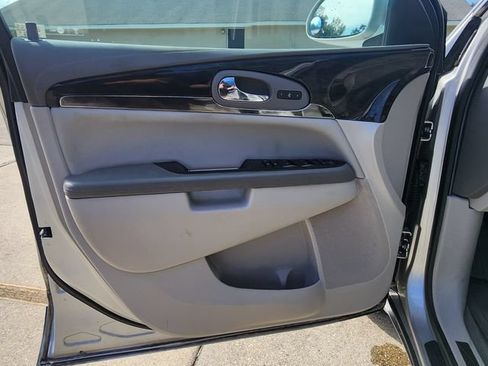 Used 2017 Buick Enclave Leather FWD image 10