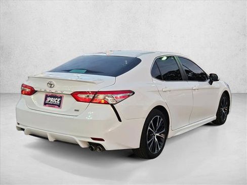 Used 2020 Toyota Camry SE image 5