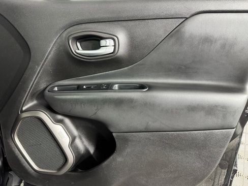 Used 2019 Jeep Renegade Limited w/ UConnect 8.4 Nav Group image 39