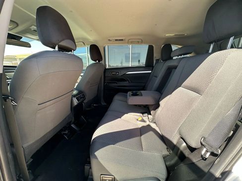 Used 2019 Toyota Highlander LE image 14