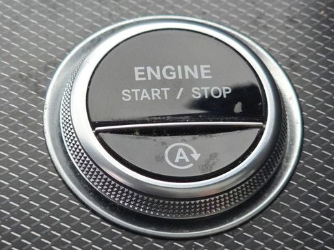 Used 2022 Mercedes-Benz C 300 4MATIC Sedan image 33