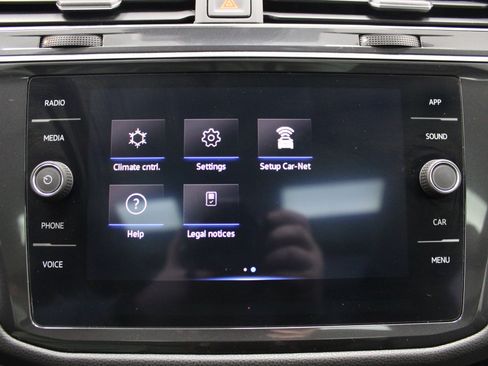 Used 2022 Volkswagen Tiguan SE image 45