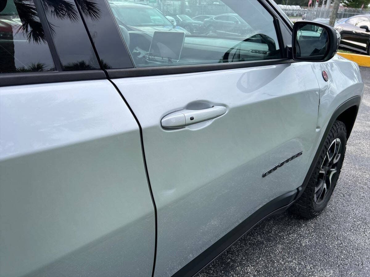 Used 2025 Jeep Compass Trailhawk AWD/4WD image 15
