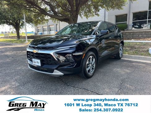 Used 2023 Chevrolet Blazer LT FWD image 3