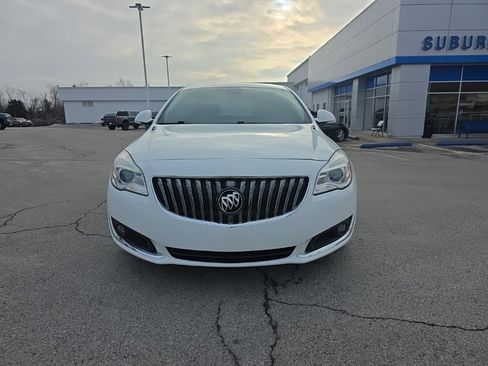 Used 2016 Buick Regal image 2