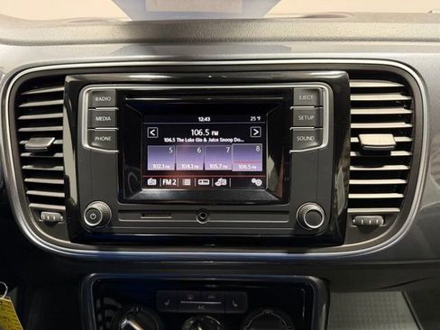 Used 2018 Volkswagen Beetle 2.0T SE image 26