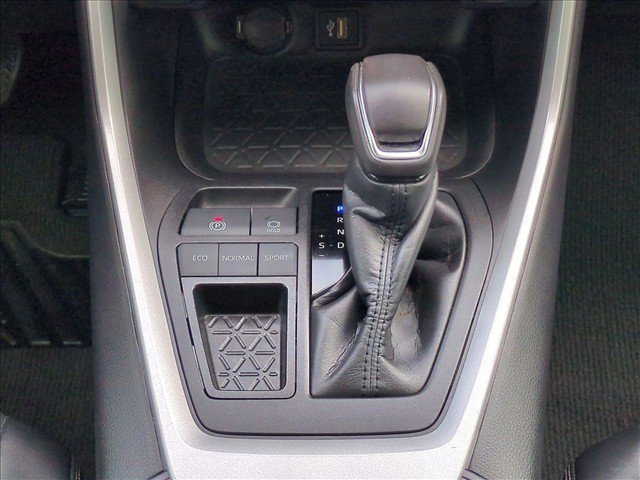 Used 2024 Toyota RAV4 XLE Premium FWD image 12