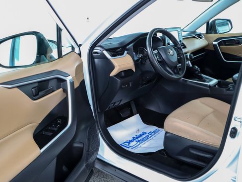 Used 2021 Toyota RAV4 LE image 3