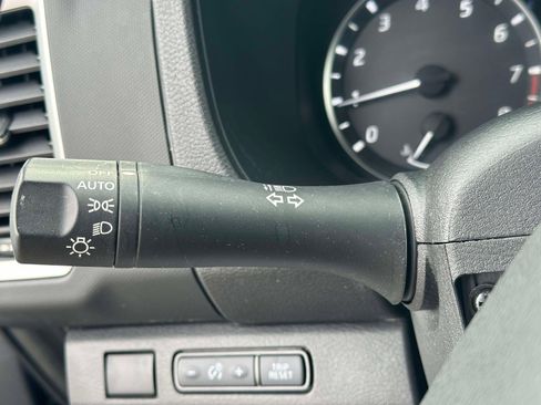 Used 2024 Nissan Frontier SV image 17