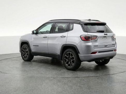 Used 2025 Jeep Compass Trailhawk AWD/4WD image 6