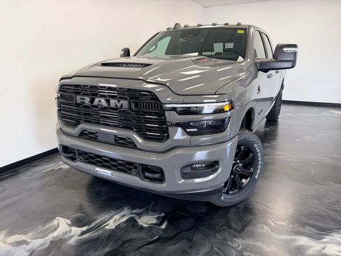 New 2026 RAM 2500 Laramie AWD/4WD image 18