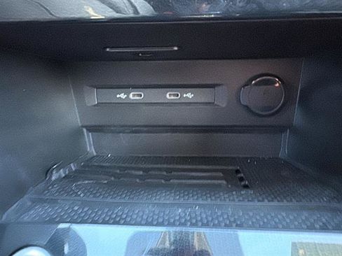 Certified 2025 Volkswagen Taos SE w/ Black Wheel Package image 23