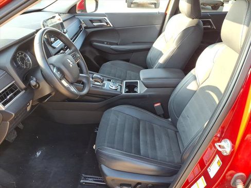 Used 2024 Mitsubishi Outlander SE image 17