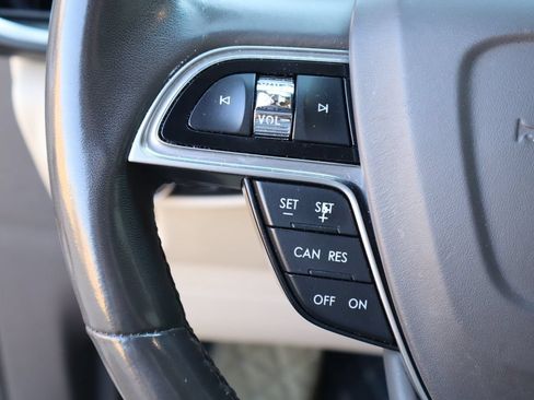 Used 2019 Lincoln Nautilus Reserve FWD image 14