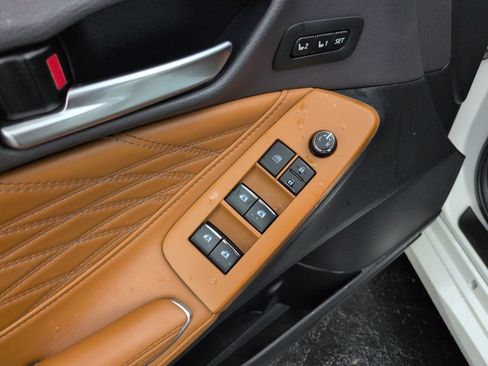 Used 2020 Toyota Avalon Limited w/ Advanced Safety Package FWD image 11