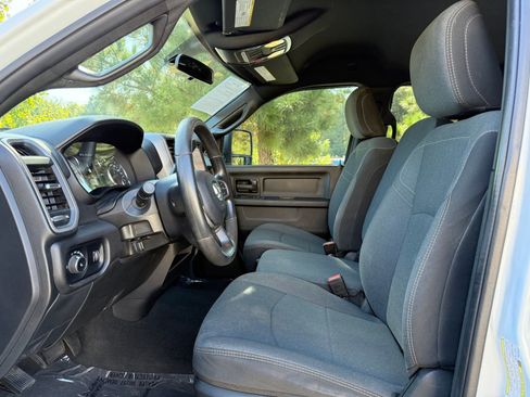 Used 2024 RAM 2500 Tradesman w/ Chrome Appearance Group image 33