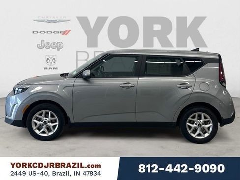 Used 2023 Kia Soul LX w/ LX Technology Package FWD image 2