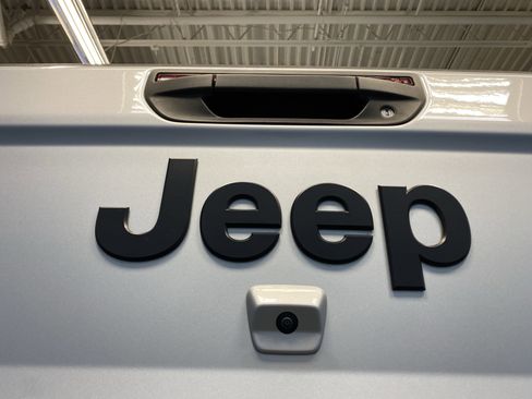 Certified 2022 Jeep Gladiator Sport image 32