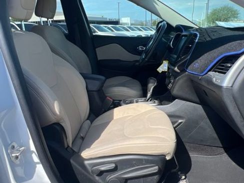 Used 2015 Jeep Cherokee Latitude FWD image 30