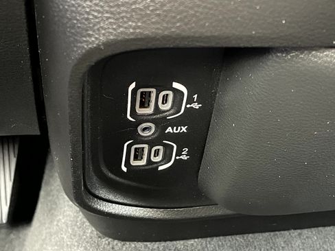 Used 2019 RAM 1500 Laramie AWD/4WD image 19