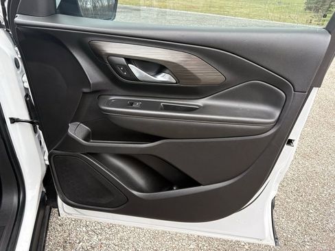 Used 2024 GMC Terrain SLE image 15