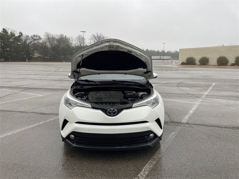 Used 2018 Toyota C-HR XLE image 16