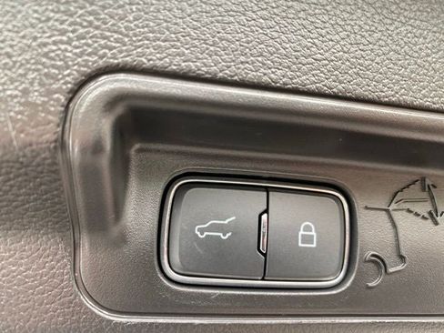 Used 2022 Ford Explorer XLT AWD/4WD image 14