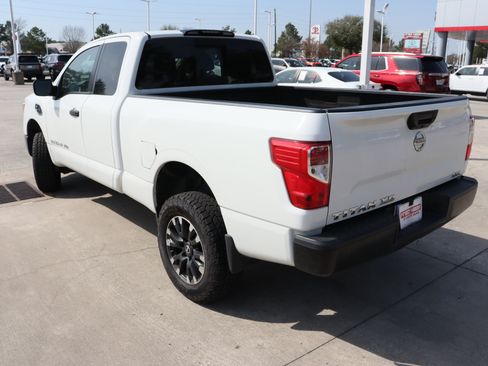 Used 2018 Nissan Titan S image 7