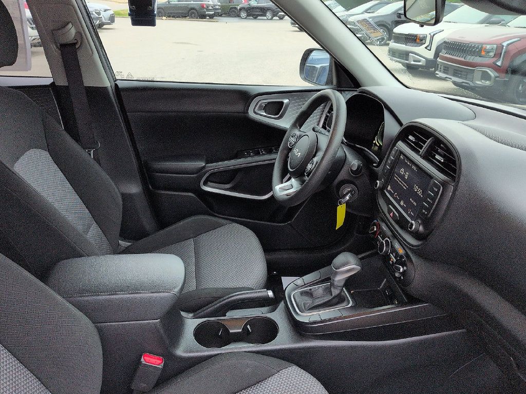 Used 2024 Kia Soul LX w/ Option Group 015 FWD image 7