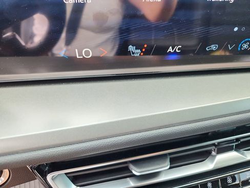 New 2025 Chevrolet Traverse LT w/ Sun and Wheel Package image 21