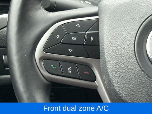 Used 2019 Jeep Cherokee Overland image 30