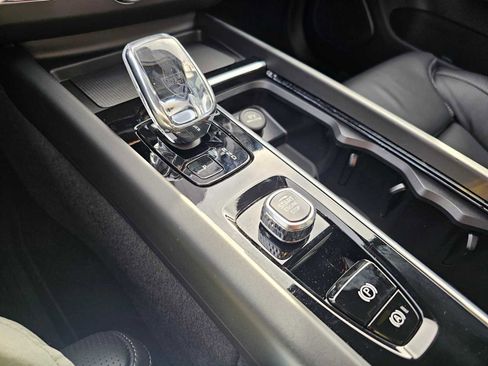 New 2026 Volvo XC60 B5 Ultra w/ Climate Package AWD/4WD image 34