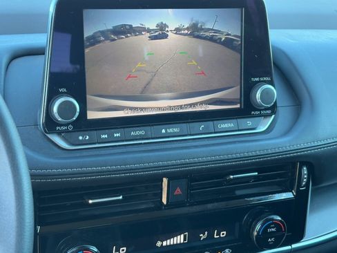 Used 2022 Nissan Rogue SV image 25