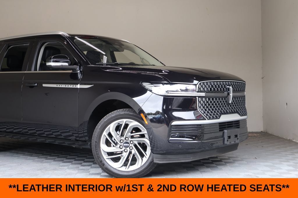 Used 2025 Lincoln Navigator L Reserve AWD/4WD image 3