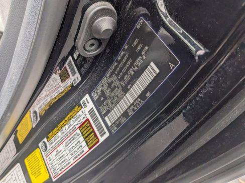 Used 2025 Toyota Sienna LE image 34