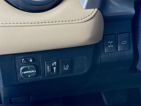 Used 2018 Toyota RAV4 XLE AWD/4WD image 10