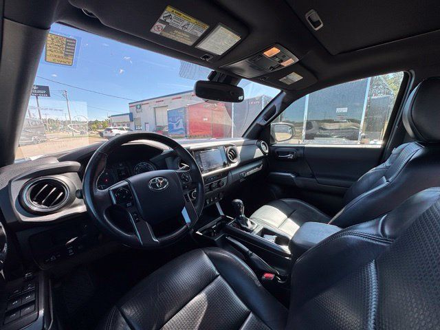 Used 2019 Toyota Tacoma SR5 AWD/4WD image 25