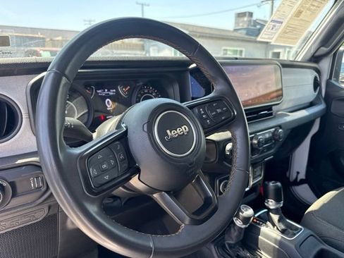Used 2024 Jeep Wrangler Unlimited Sport AWD/4WD image 10