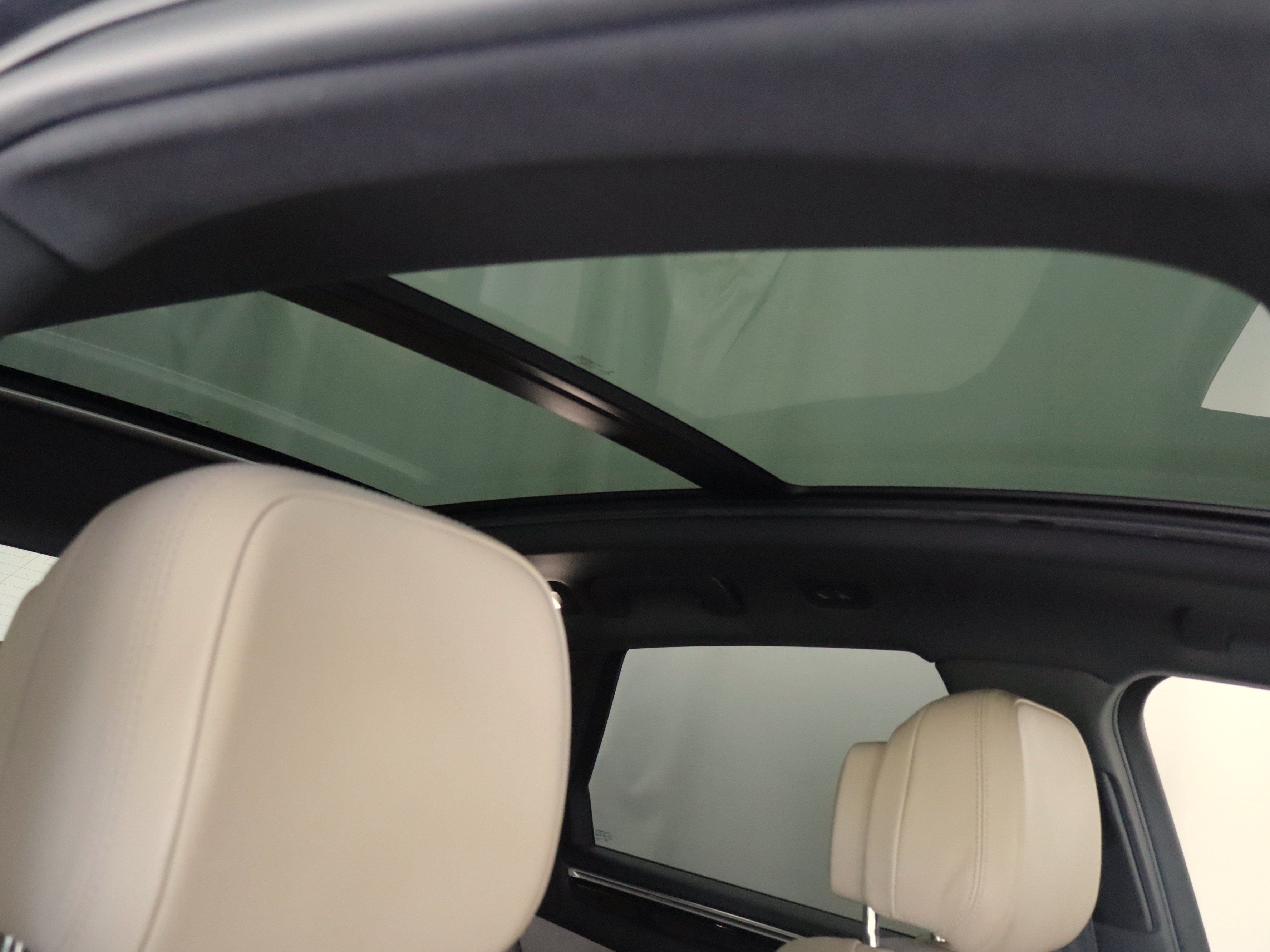 Used 2021 Porsche Macan AWD/4WD image 3