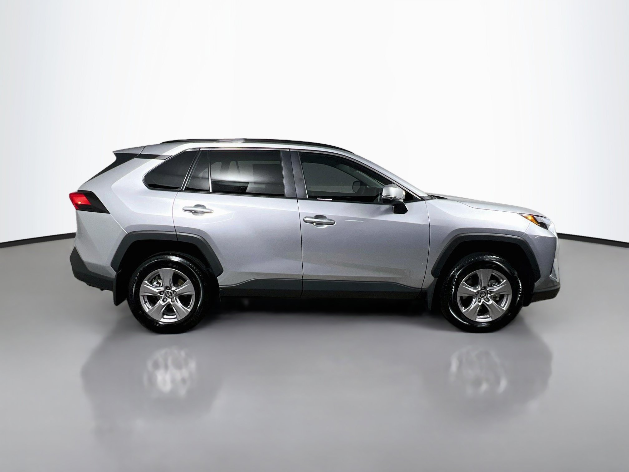Used 2025 Toyota RAV4 XLE w/ Convenience Package FWD image 3