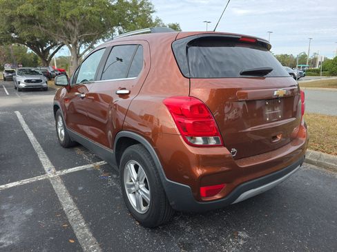 Used 2019 Chevrolet Trax LT w/ LT Convenience Package image 3