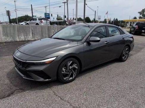 Used 2024 Hyundai Elantra SEL w/ Convenience Package FWD image 4