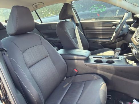 Used 2025 Nissan Altima 2.5 SV FWD image 28