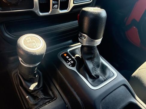 Used 2018 Jeep Wrangler Unlimited Sport S AWD/4WD image 24